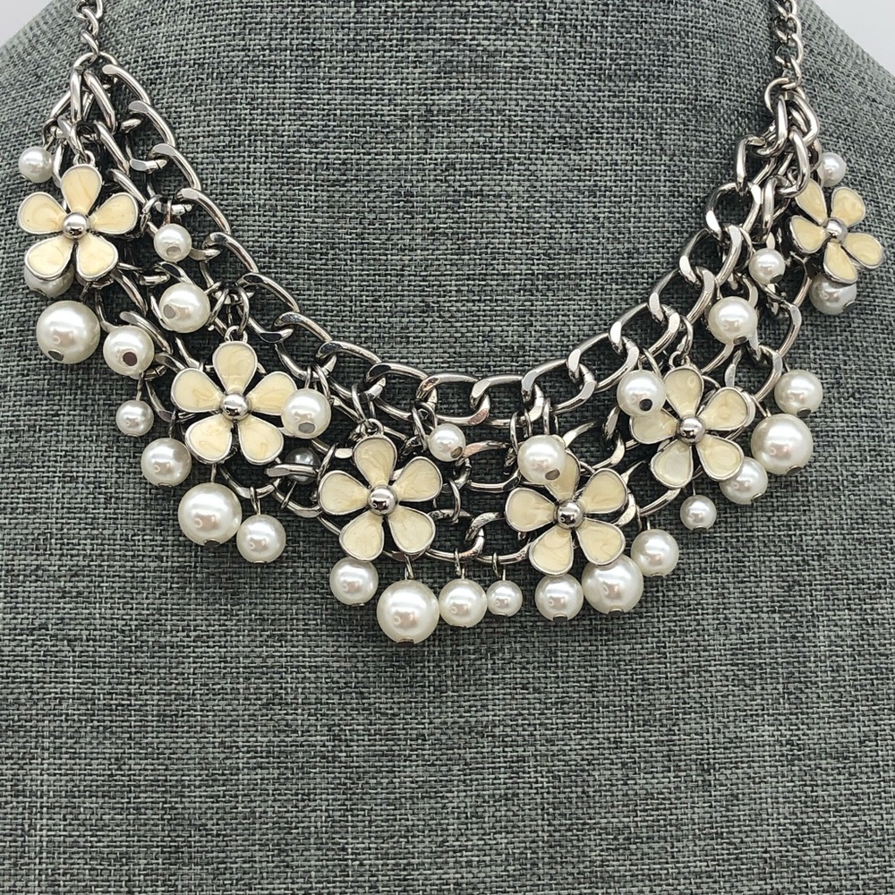 Lovely Faux Pearl and Cream Enamelled Daisy Statement Necklace.